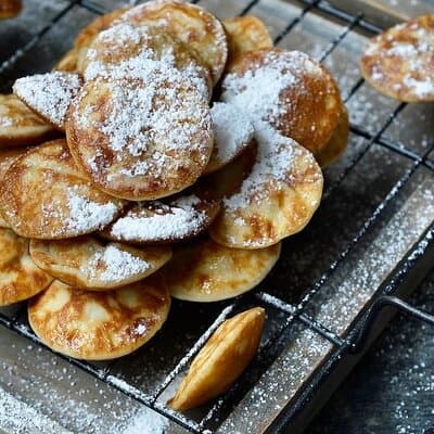 Amsterdam: Guided City Centre Canal Cruise with Dutch Pancakes 2