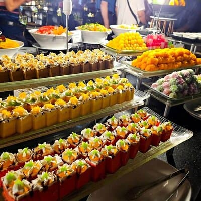 Bangkok Dinner Cruise with Intl Buffet, Live Music & Hotel Pickup 4
