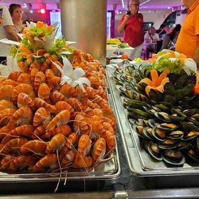 Bangkok Dinner Cruise with Intl Buffet, Live Music & Hotel Pickup 3