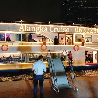 Bangkok Dinner Cruise with Intl Buffet, Live Music & Hotel Pickup