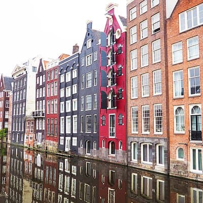 Small-Group Women's History Tour in Amsterdam 4