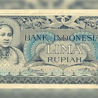 Small-Group Women's History Tour in Amsterdam 5