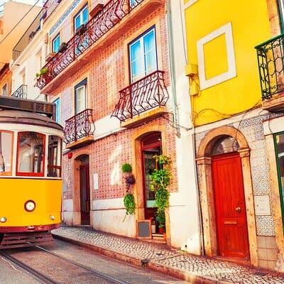 Private transfer from Lisbon to Porto with Tour in 5 cities 5