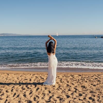 Barcelona: Professional Photoshoot by the Beach 2