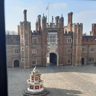 Private Guided Tour Secrets of the Six Wives Hampton Court Palace 4