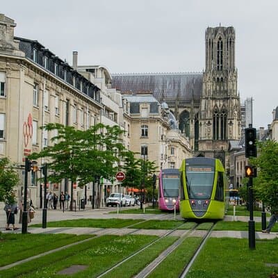 Private day trip: Paris to Reims & back, English speaking driver 2
