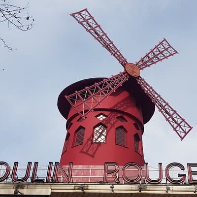 Montmartre Sacré Coeur and Moulin Rouge best shops and cafés 2
