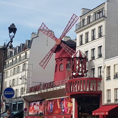 Montmartre Sacré Coeur and Moulin Rouge best shops and cafés 4