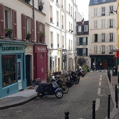 Montmartre Sacré Coeur and Moulin Rouge best shops and cafés 5