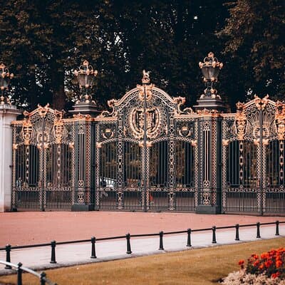 Royal Tour w/ Buckingham Palace Tickets - Semi-Private 8ppl Max
