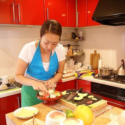 Sushi, Bento or Gyoza Class in Tokyo with Miki + Transfers 4