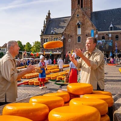 Tour to the Alkmaar Cheese market and Windmills from Amsterdam 3