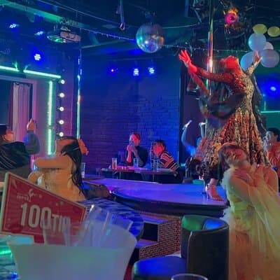 Shinjuku Kabukicho bar hopping & grab a bite tour w/Local Guide 5