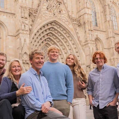 Barcelona Private Photoshoot at Cathedral & Kiss Wall 2