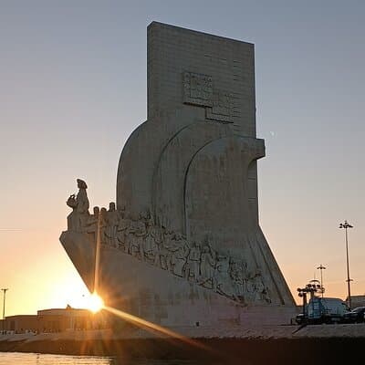 Sunset sailing boat trip in Lisbon with snacks 4