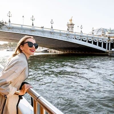 Paris Insider's Small Group Tour with Seine Sightseeing Cruise