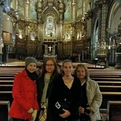 Private Montserrat tour with 2 guides and hotel pickup 2
