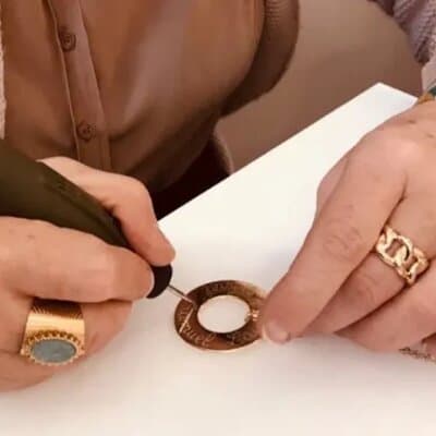Workshop for creating personalized jewelry in Paris 3