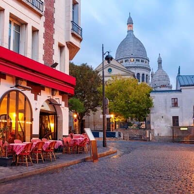 Paris: Montmartre Tour with Cabaret Show and Dinner SEMI PRIVATE