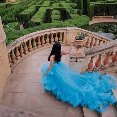 Barcelona: Glamour Wow Dress Photoshoot in Spectacular locations