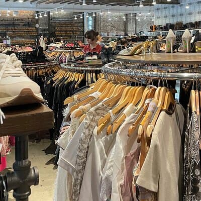 Vintage + Secondhand Shopping Walking Tour through Brooklyn, NYC 2