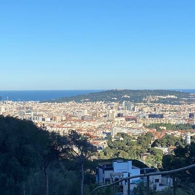 Private Barcelona Highligts tour by car & local expert 2