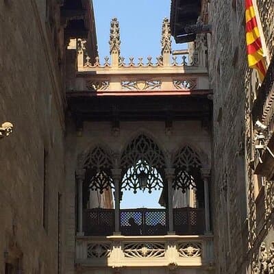 Private Barcelona Highligts tour by car & local expert 5