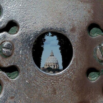 Free Urban Trekking with an Archaeologist 4