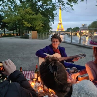 Sunset Picnic with View of Eiffel Tower and Live Music 4