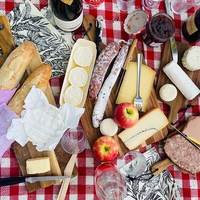 Sunset Picnic with View of Eiffel Tower and Live Music 2