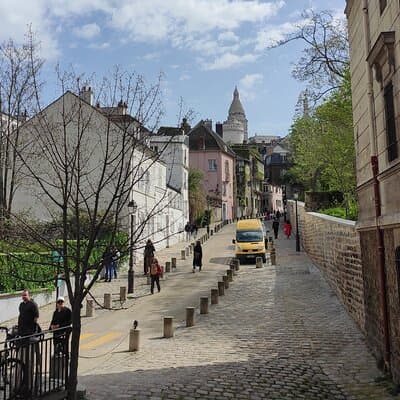 Montmartre Walking Guided Tour 5