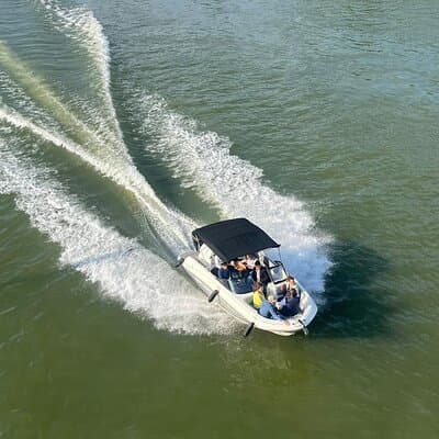 Private cruise on the Seine with Happy Cruise in Paris 2