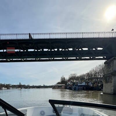 Private cruise on the Seine with Happy Cruise in Paris 3