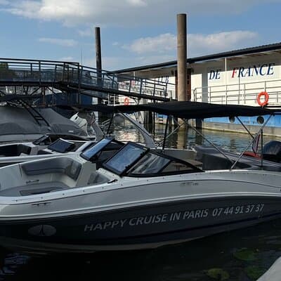 Private cruise on the Seine with Happy Cruise in Paris 5