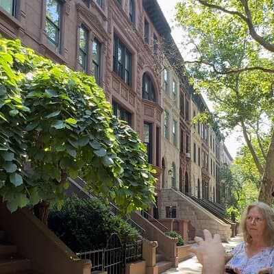 NYC Private Walking Tour: Local Insights, History & Food 3