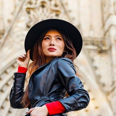 Barcelona Private Photoshoot at Cathedral & Kiss Wall 3