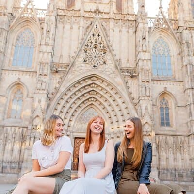 Barcelona Private Photoshoot at Cathedral & Kiss Wall 4