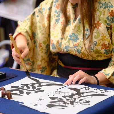 Tokyo Shinagawa Experience Calligraphy Wearing a Kimono or Samue 2