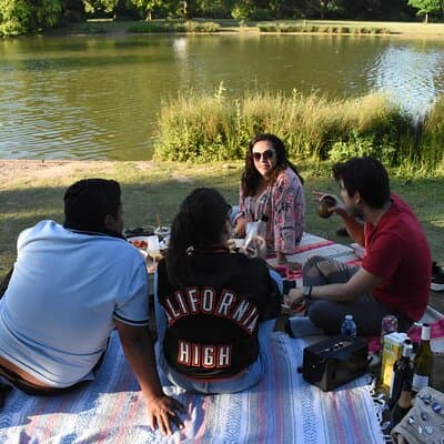 Private Picnic around a lake in Paris by a French chef 2