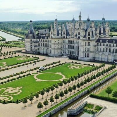 Loire Valley 3 Best Castles and Wine Tasting Private from Paris