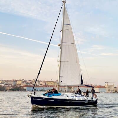 Lisbon: Private Sailing Tour Along the Tagus River