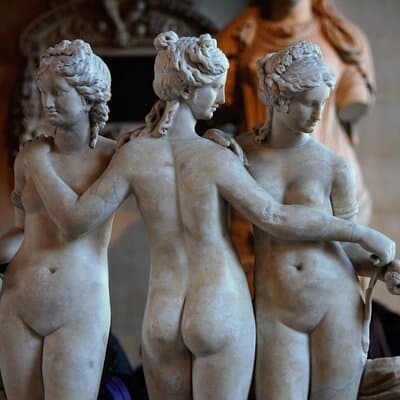 Louvre Treasures Private Experience – Languages Available 4