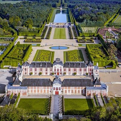 Giverny and Chateau du Champ de Bataille Private Tour from Paris