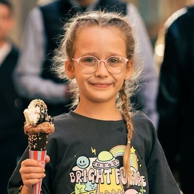 Familly friendly traditions & food tour: tailored tapas & games! 4