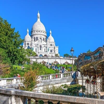 Walking Tour of Montmartre for Families with Kids 3