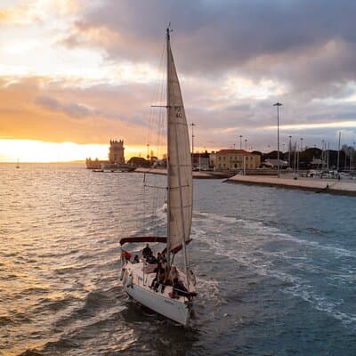 2 Hours Private Sailing Tour with Wine and Snacks 4