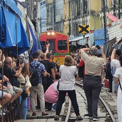 Private Tour to Railway Market and Damnoen Saduak Floating Market 2
