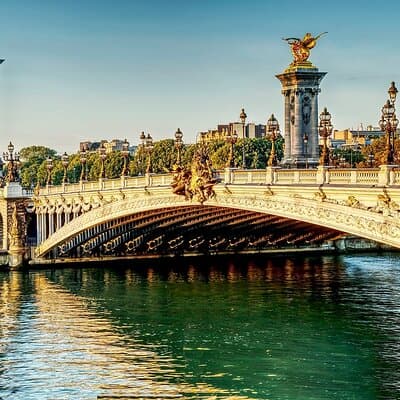 Eiffel Tower-Plaza de la Concordia Boat Tour on the River Seine 5