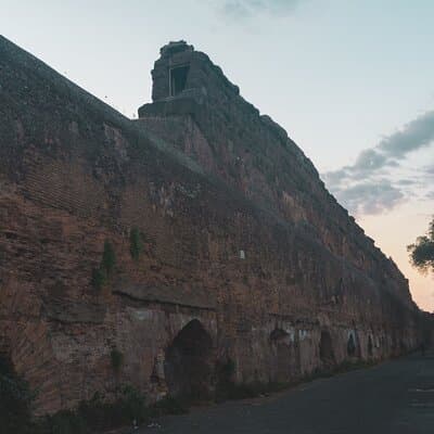 Urban Hike to the Aqueduct Park in Rome 4