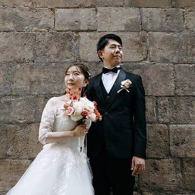 Shine in the Streets of Barcelona: cinematic & candid photos 4
